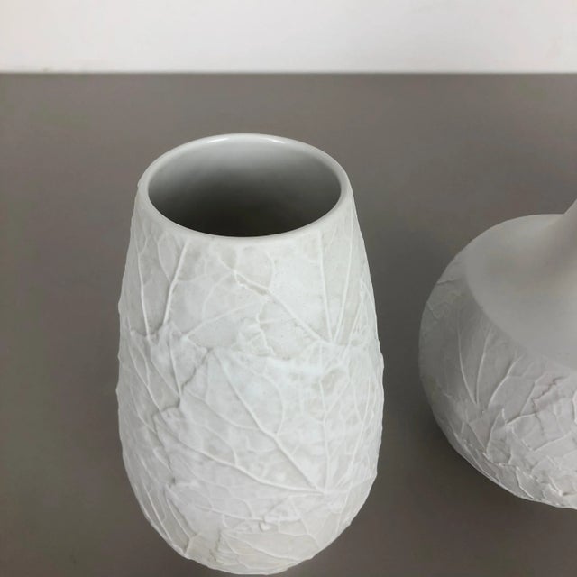 German Porcelain Op Art Leaf Vases from Heinrich Selb, 1970s, Set of 3 For Sale - Image 6 of 17