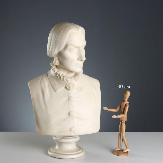 Bust of a noble lady in white marble depicted with a serious look, hairdo and clothing typical of that era. This piece is...