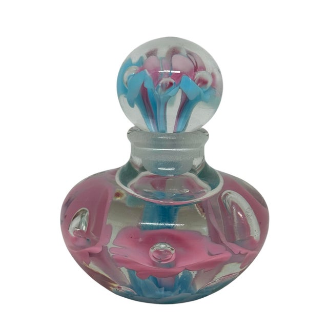 Vintage Joe St. Clair Controlled Bubble Ice Pink Blue Trumpet Flowers 4 1/4” Perfume Bottle Paperweight For Sale - Image 4 of 12