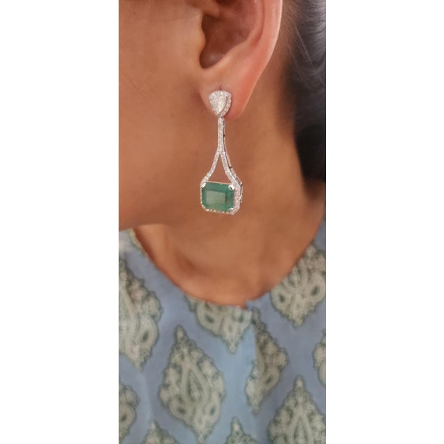 Early 21st Century Natural zambian high quality Emerald diamond earring in 18k gold For Sale - Image 5 of 18