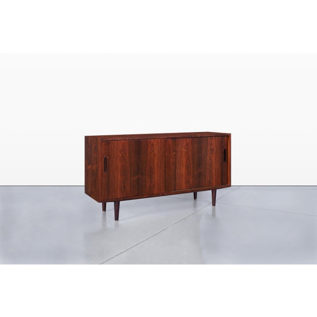 Mid-Century Modern Danish Modern Rosewood Credenza by Carlo Jensen for Poul Hundevad For Sale - Image 3 of 15