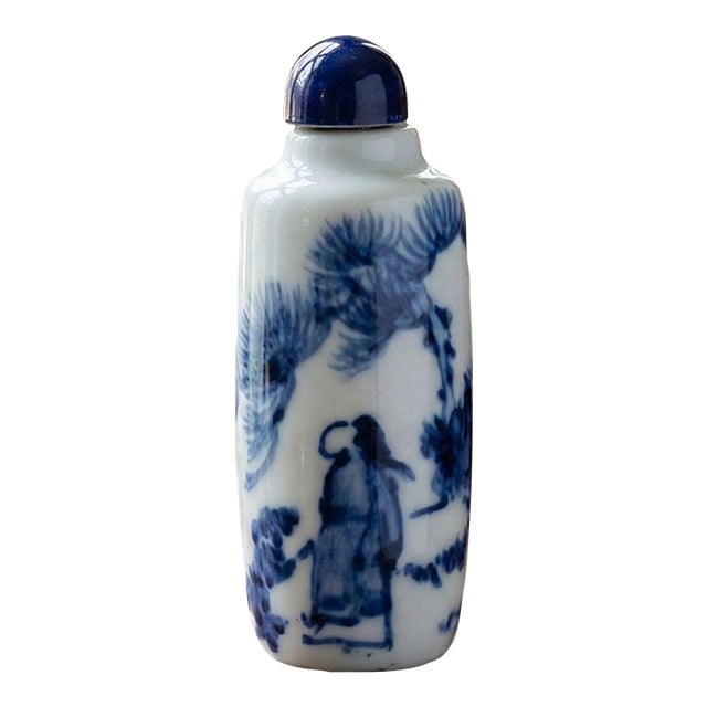 Late 19th Century Chinoiserie Blue & White Porcelain Snuff Bottle Accent For Sale