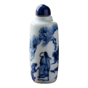 Late 19th Century Chinoiserie Blue & White Porcelain Snuff Bottle Accent