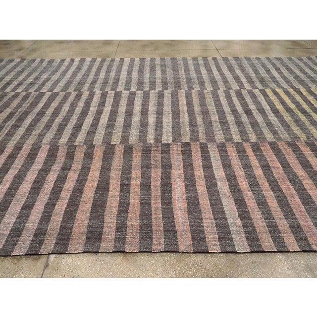 Textile Galerie Shabab Collection Mid-20th Century Handmade Turkish Flatweave Kilim Oversize Carpet For Sale - Image 7 of 9