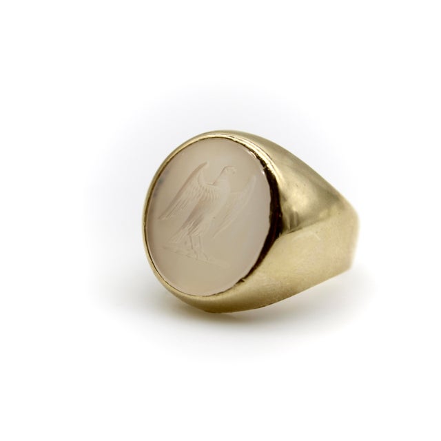 Vintage White Chalcedony Eagle Intaglio 14k Gold Signet Ring, Size 8.5 For Sale In Los Angeles - Image 6 of 10