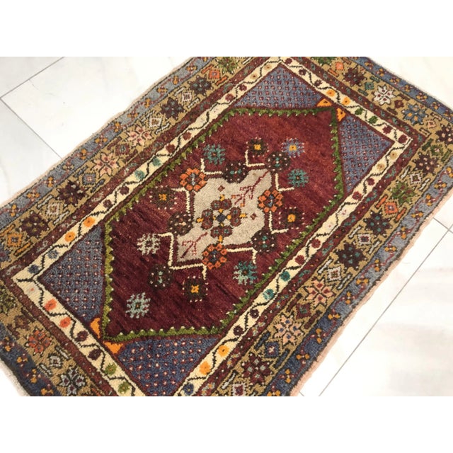 1960s Vintage Turkish Home Living Rug- 2′9″ × 4′5″ For Sale - Image 9 of 11