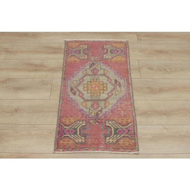 1970s Turkish Vintage Geometric Desing Red Oushak Rug For Sale - Image 9 of 9
