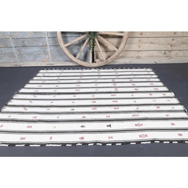 Boho Chic Vintage Turkish Oushak Handmade Cotton White Wool Kilim Area Rug For Sale - Image 3 of 10