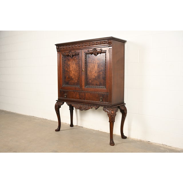 English Berkey & Gay Style Antique Chippendale Carved Walnut and Burl Wood Bookcase or Bar Cabinet, Circa 1920s For Sale - Image 3 of 18