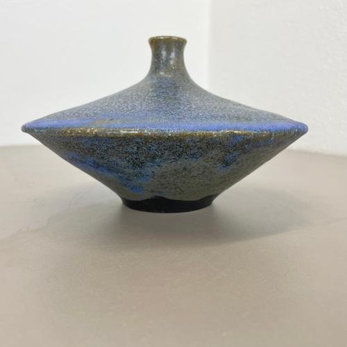 Abstract Ceramic Studio Pottery UFO Vase from Gerhard Liebenthron, 1968 For Sale - Image 3 of 18