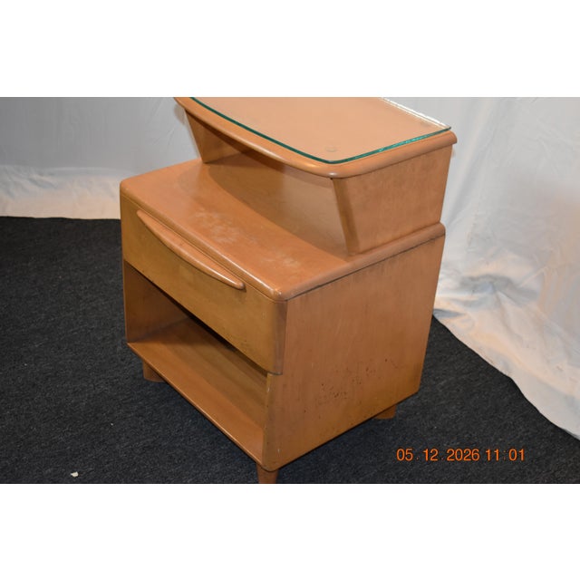 Heywood-Wakefield 1950s Heywood-Wakefield Mid-Century Modern Two-Tier Nightstand With Glass Shelf For Sale - Image 4 of 5