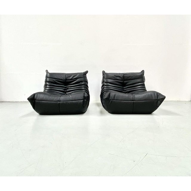 Togo Lounge Chairs in Black Leather attributed to Michel Ducaroy for Ligne Roset, Set of 2 For Sale - Image 7 of 12