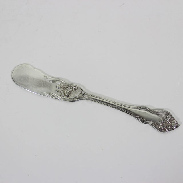Vintage silver plated butter knife with an Art Nouveau floral design by Birks. Could be used as a cocktail spreader. This...