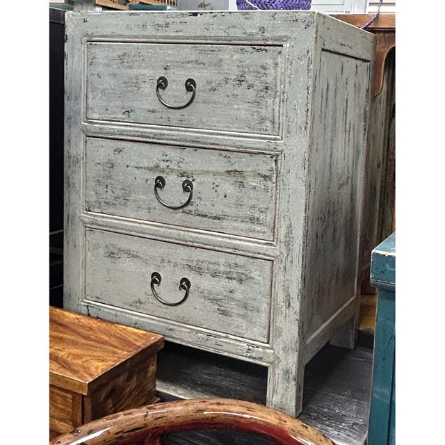 2000 - 2009 Distressed Pale Gray Marks 3 Drawers End Table Nightstand For Sale - Image 5 of 6