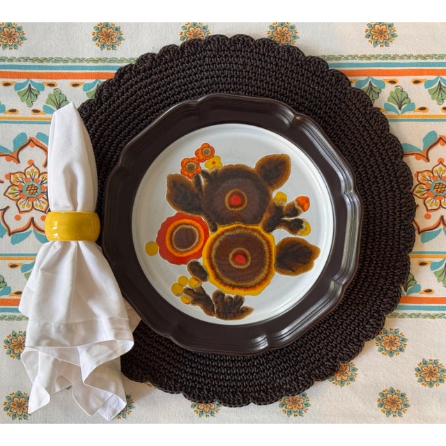 Presenting a set of 8 vintage ceramic napkin rings glazed in a bright old-world yellow color. Adds joy and sunshine to...