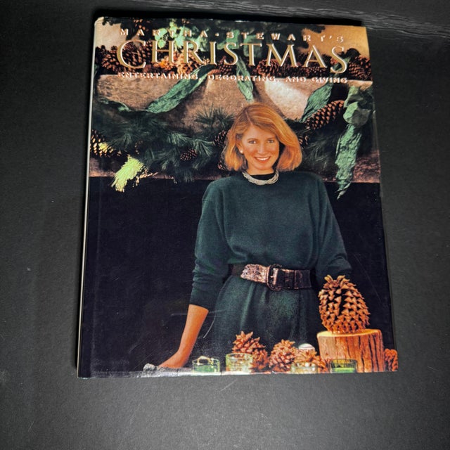 Black 1980s “Martha Stewart’s Christmas Entertaining, Decorating and Giving” Hardback Book For Sale - Image 8 of 8