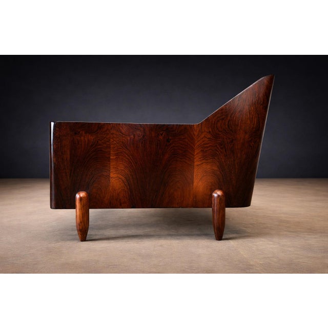 Jd Móveis Brazilian Rosewood Four-Seat Sofa in Warm Oatmeal Bouclé, Brazil, 1960s — Sculptural Form With Rounded Tapered Legs For Sale - Image 4 of 16