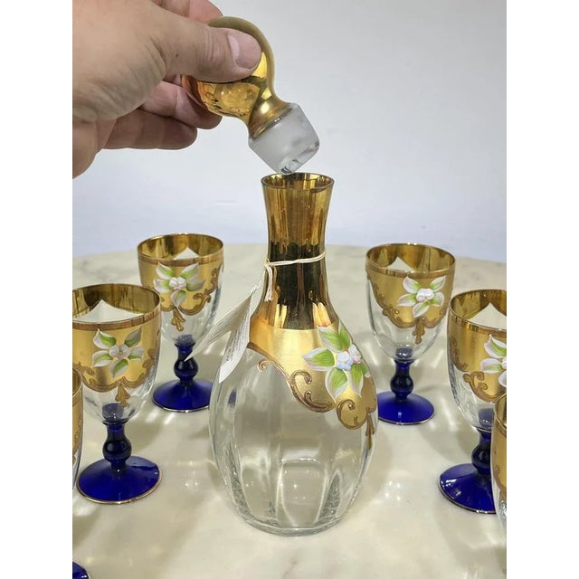 Gold Bottle and Glasses in Hand-Painted Murano Glass & 24kt Gold, Italy, 1970s, Set of 7 For Sale - Image 8 of 12