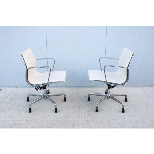 Mid-Century Herman Miller Eames Aluminum Group Management Chair in White Leather For Sale - Image 13 of 18