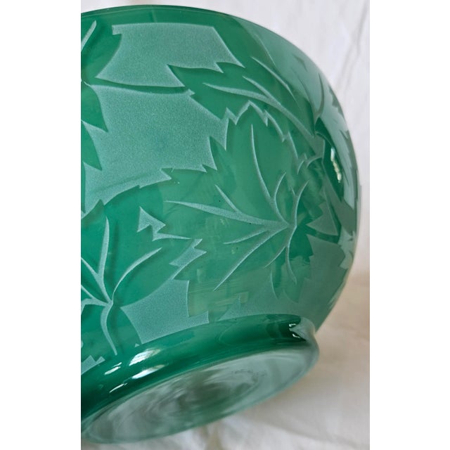 1980s Pilgrim Kelsey Green Oak Leaf Cameo Art Glass Bowl, Kelsey Murphy Signed For Sale - Image 9 of 12
