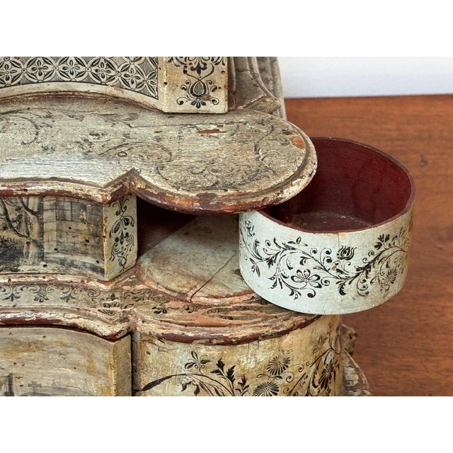 Exceptional 18th Century Venetian Dressing Table Mirror / Table Top Vanity For Sale - Image 9 of 16