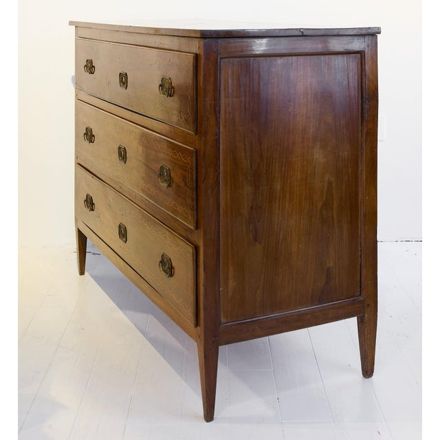 Neoclassical Italian Walnut Commode With Inlaid Drawers, 19th Century For Sale - Image 4 of 15