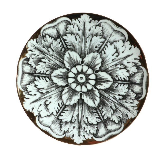 Ceramic Piero Fornasetti Rosoni Pattern Porcelain Plates, Set of Six Circa 1960s For Sale - Image 7 of 17