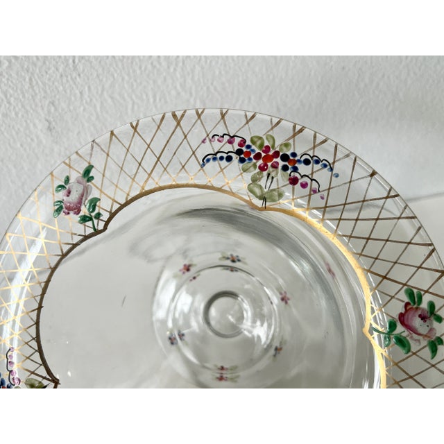 English 1920s Gold and Enamel Hand-Painted Mold Blown Glass Footed Bonbon/Candy/Nut Bowl - Floral and Lattice Pattern For Sale - Image 3 of 4