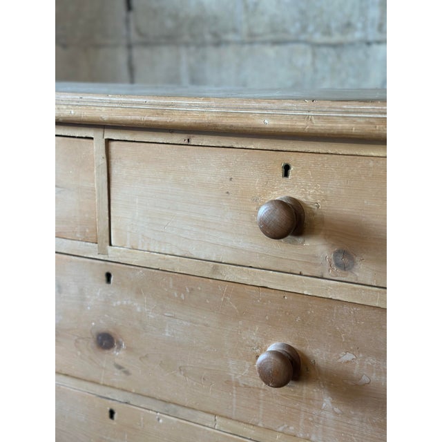 English Scrubbed Pine Dresser For Sale In New York - Image 6 of 10