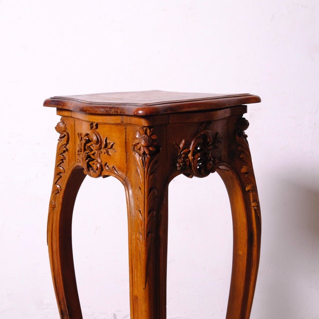 This elegant Louis XV pedestal comes from France and dates back to the early 1900s. It is made of solid walnut and is...