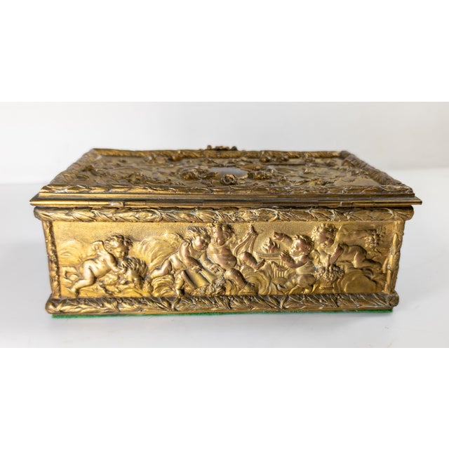 19th Century French Gilt Bronze Neoclassical Dresser or Jewelry Box For Sale In New York - Image 6 of 14