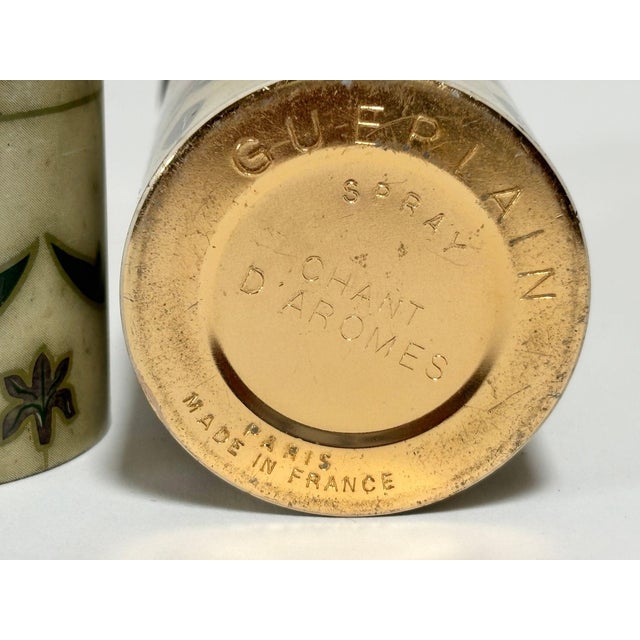 Metal Vintage Guerlain Chant D’Arômes Refillable Atomizer Case Enameled France 1962 For Sale - Image 7 of 12