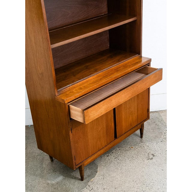 Wood 1960s Mid Century Modern China Cabinet Hutch Glass Display Walnut Furniture Drawers For Sale - Image 7 of 12