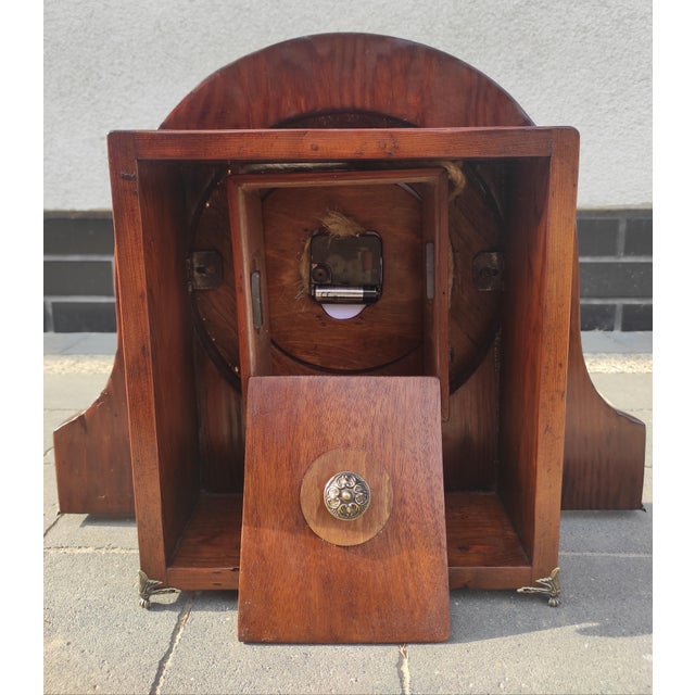 Vintage 1950s Mantel Clock – Fully Restored | Shellac Finish | Quartz Movement For Sale - Image 4 of 7