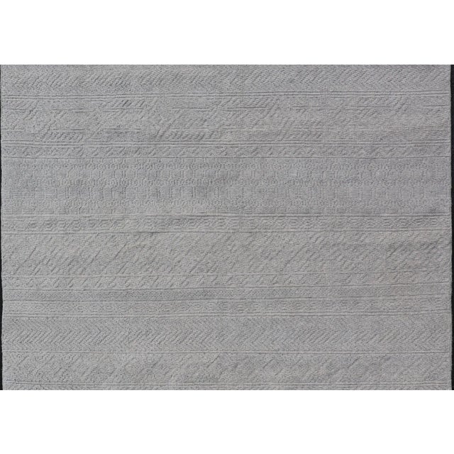 Modern Hand-Knotted Oushak Rug in Wool With Sub-Geometric Design in Cream & Neutrals For Sale In Atlanta - Image 6 of 11