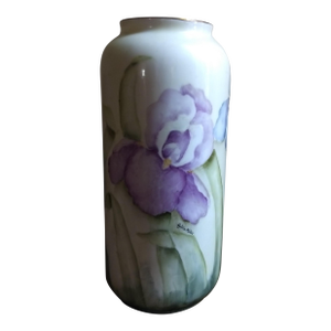 Late 20th Century Hand-Painted Porcelain Iris Vase by Sylvia Miller – Porcelain Artists and Teachers Inc. – Numbered #50650