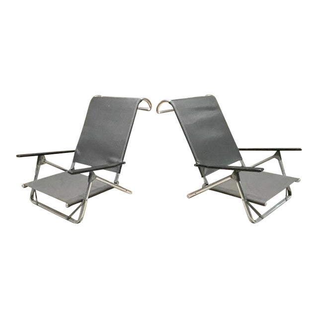 Mid-Century Modern Pair of Modern Folding Beach Lawn Chairs in Gray by Telescope Ny For Sale