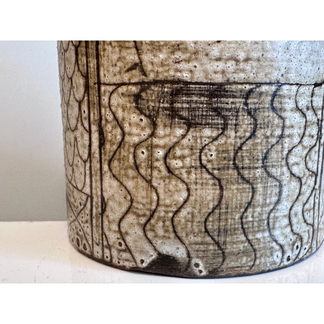 Studio Ceramic Vase with Incised Symbol and Line Decoration by Gerhard Liebenthron, Bremen, Germany, 1963 For Sale - Image 6 of 14