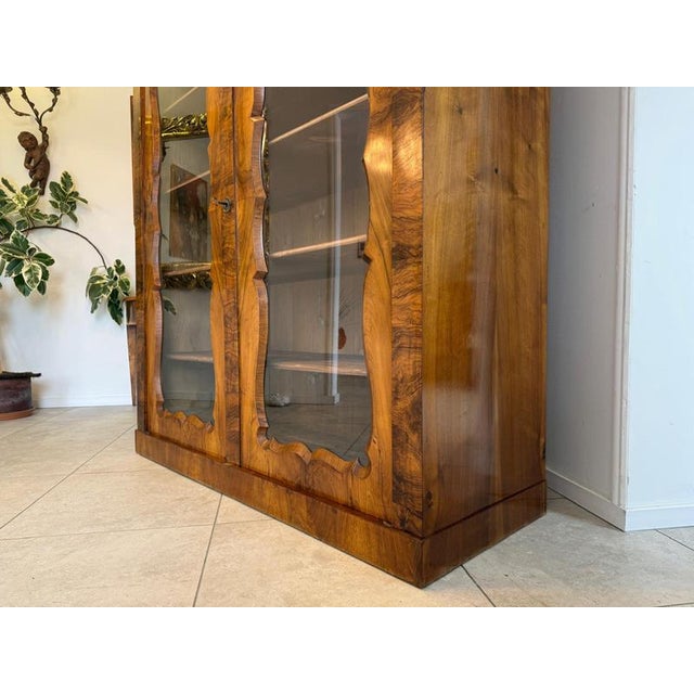 Biedermeier Display Cabinet in Walnut For Sale - Image 10 of 18