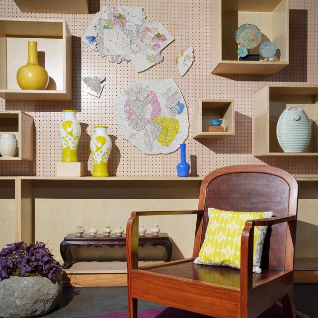 Art Deco Chinese Pair of Citron to White Peking Glass Vases With Leaping Koi, C. 1930 For Sale - Image 3 of 10