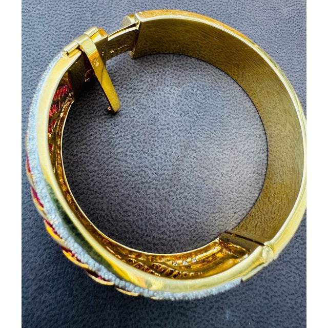 Contemporary 1960 Vintage 16 Ct Burma Ruby & 6 Ct Diamonds 18 Kt Yellow Gold 109 Grams Bangle For Sale - Image 3 of 18