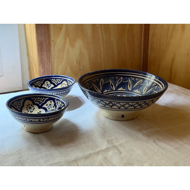 Vintage Moroccan Safi Pottery Nesting Bowl Set in Hand-Painted Cobalt Blue, 1950, Set of 3 For Sale - Image 6 of 17