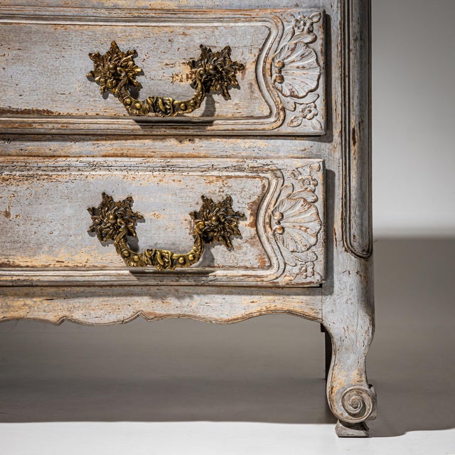 French Chest of Drawers, 1750s For Sale - Image 5 of 8