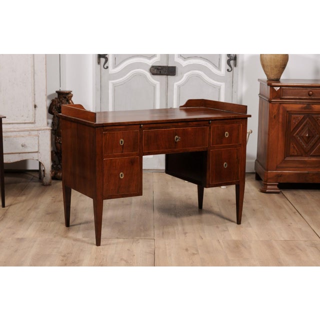 Italian 1820s Walnut and Mahogany Desk with Five Drawers, Pull-out and Banding For Sale In Atlanta - Image 6 of 12