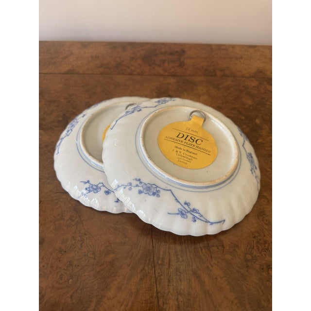 Fine quality pair of antique Japanese imari plates, having a quality pair of antique Japanese imari plates decorated with...