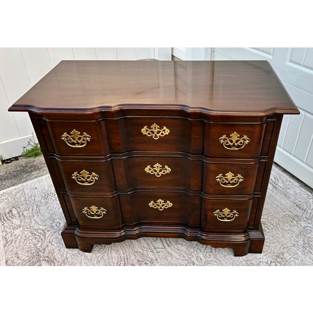 1970s Drexel Mahogany Bachelors Chest Three Drawer Block Front Georgian Dresser 70s For Sale - Image 5 of 14