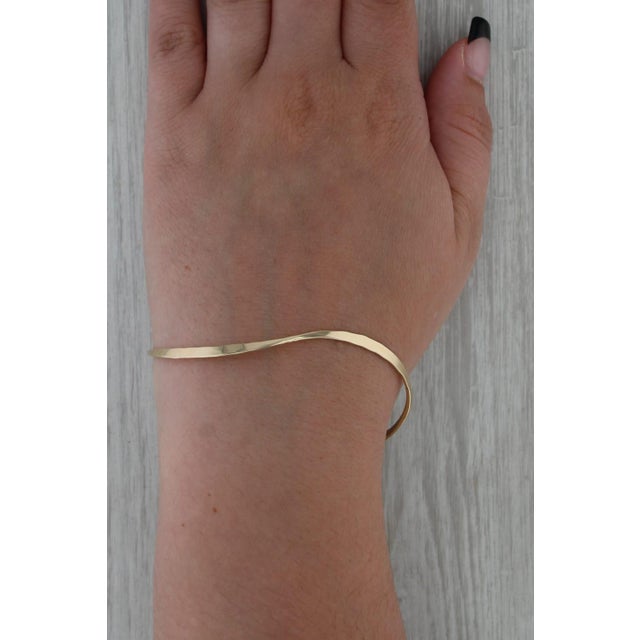 2010s Contoured Bangle Bracelet 14k Yellow Gold 6.5" Hook Clasp For Sale - Image 5 of 7