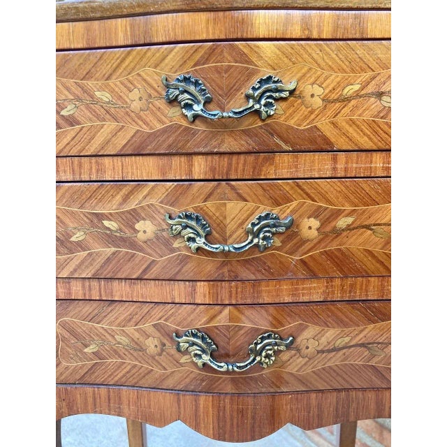 1920s Vintage French Bedside Tables in Marquetry and Bronze Hardware, 1920, Set of 2 For Sale - Image 5 of 13