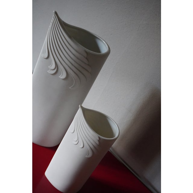 1960s Vintage German Vases in Biscuit Porcelain from AK Kaiser, 1960s, Set of 2 For Sale - Image 5 of 7