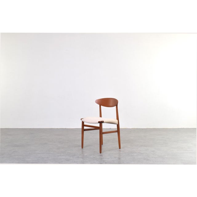 Mid-Century Danish Teak Dining Chairs by Ejner Larsen and Aksel Bender Madsen, 1960s, Set of 4 For Sale - Image 4 of 13